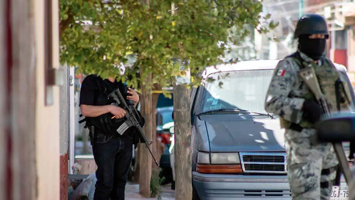 Militar y policía estatal en operativo policiaco